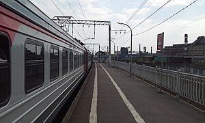 Izhorsky Zavod Bahnsteig.jpg