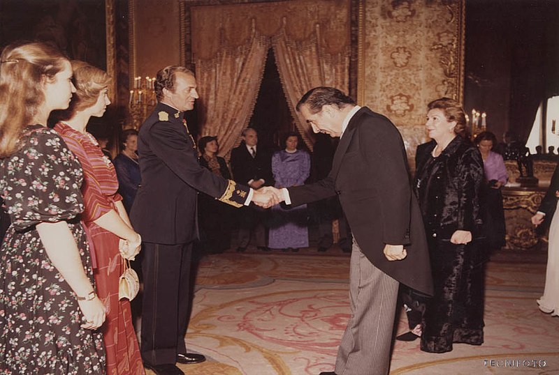 File:Juan de Dios Carmona junto al Rey Juan Carlos de España.jpg
