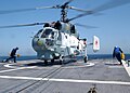 Russisk Kamov Ka-27 lander på den amerikanske robotkrysseren USS Vella Gulf (CG 72), Baltops 2003