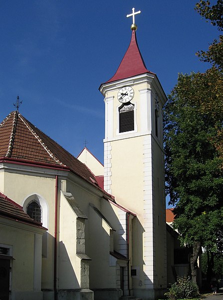 File:Kagraner Pfarrkirche.jpg