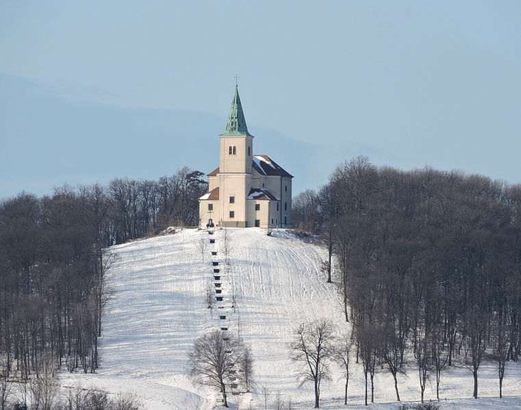 File:Karnabrunn Pfarrkirche Winter.jpg