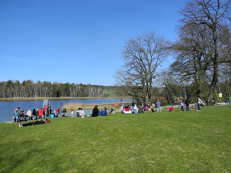 File:Katzensee - Strandbad 2012-04-01 15-35-06 (P7000).JPG