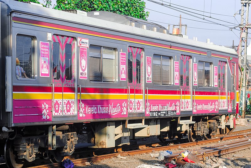 File:Kereta khusus wanita pada KRL Commuter Line..jpg