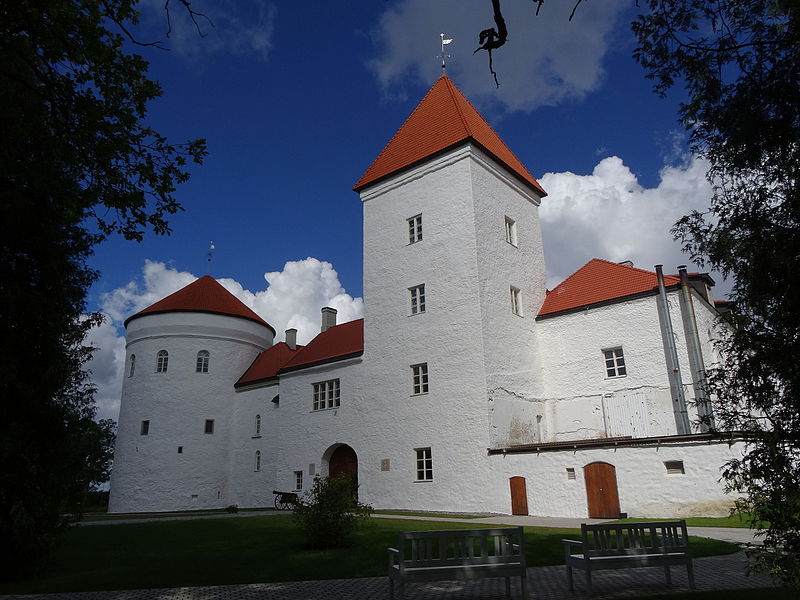 File:Koluvere linnus (September 2015, eest).JPG