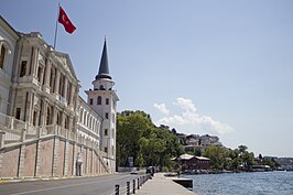 Kuleli, de buurt tussen Vaniköy en Çengelköy, met links de militaire middelbare school