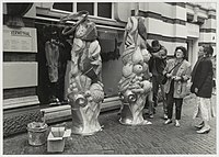 Dora Dolz en fruitsculpturen Fata Morgana bij Verweyhal, 1993