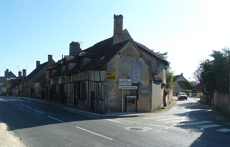 File:La-Ferté-Beauharnais café les trois canards.jpg