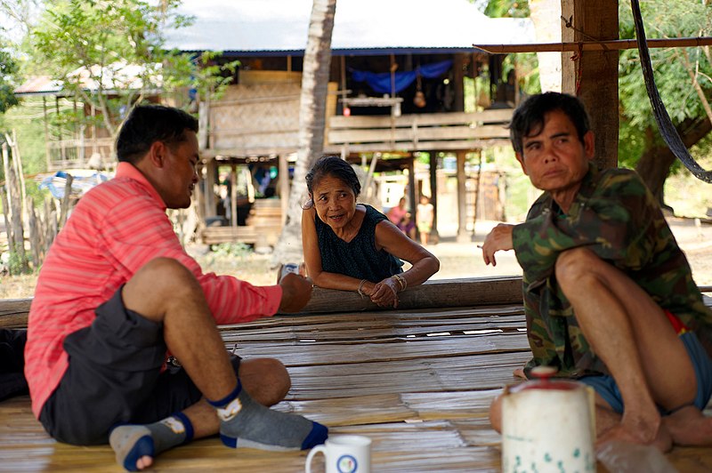 File:Laotian village (5519441280).jpg