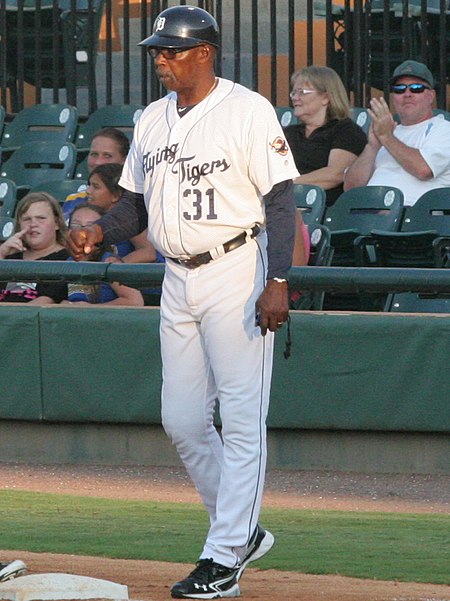 Larry Herndon (cropped).jpg