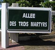 Le Touquet - Аллея трех мучеников plaques.jpg