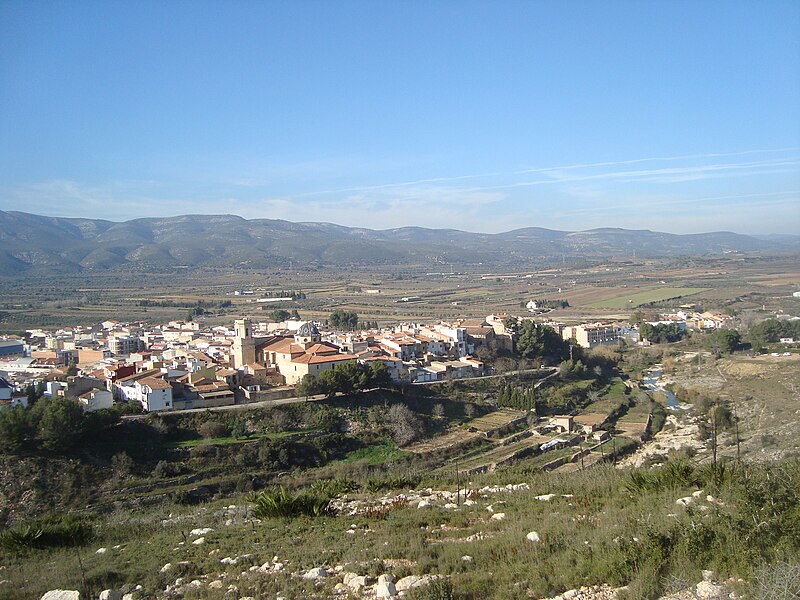 File:Les Coves de Vinromà.JPG