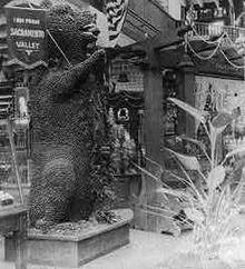 Lewis and Clark Exposition, Portland, Oregon. The Great Prune Bear presented by Sacramento County (1905) Lewis and Clark Expo Portland Oregon prune bear.jpg