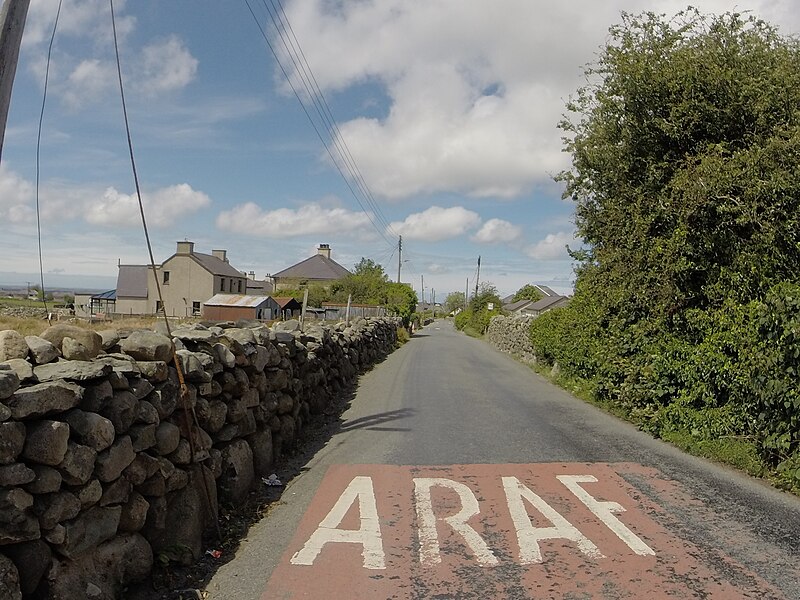 File:Llanllechid, UK - panoramio (57).jpg