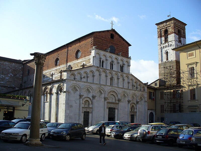 File:Lucca - Santa Maria Forisportam & a column - panoramio.jpg