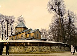 Ағаш грек католик шіркеуі (шамамен 1740). Қазір біздің жұбаныш әйеліміз католик шіркеуі.