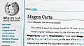 Partie de la broderie reproduisant la page anglaise de Wikipédia sur la Magna Carta réalisée par Cornelia Parker.