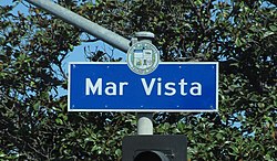 Señalización de Mar Vista ubicada en la intersección de Rose Avenue y Walgrove