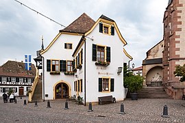 Die Fenster des nördlichen Anbaus sind unregelmäßig gesetzt