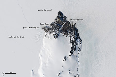 Vista dell'area vicino alla base Scott e alla stazione McMurdo