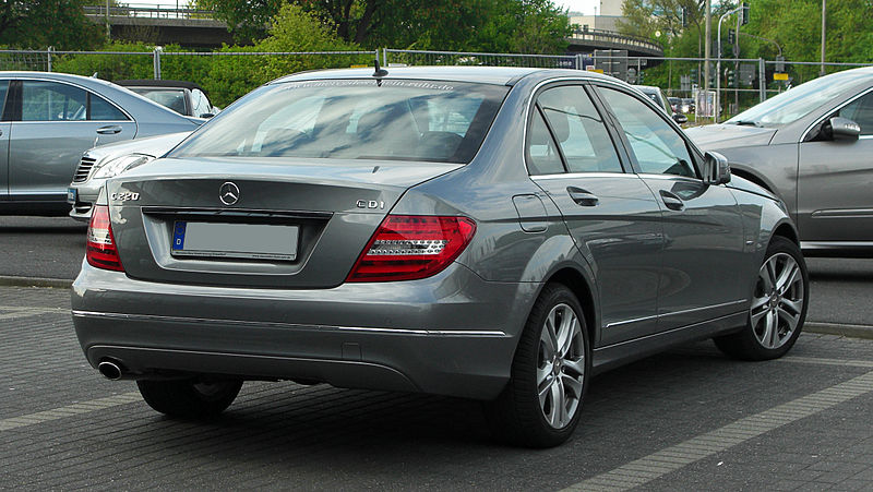 File:Mercedes-Benz C 220 CDI BlueEFFICIENCY Avantgarde (W 204, Facelift) – Heckansicht, 17. April 2011, Düsseldorf.jpg