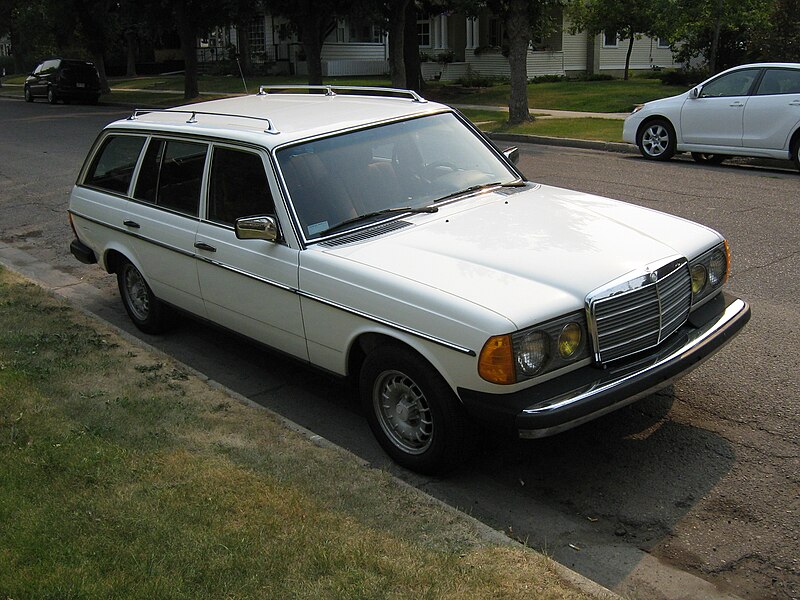 File:Mercedes 300TD (1160039608).jpg