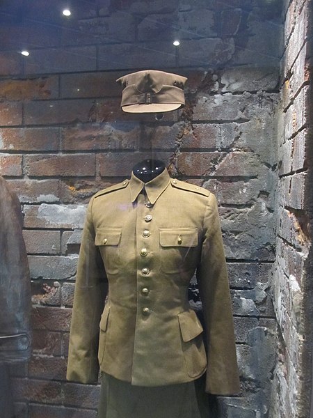 File:Military uniforms of Poland. Central Museum of the Great Patriotic War Wikitrip.jpg