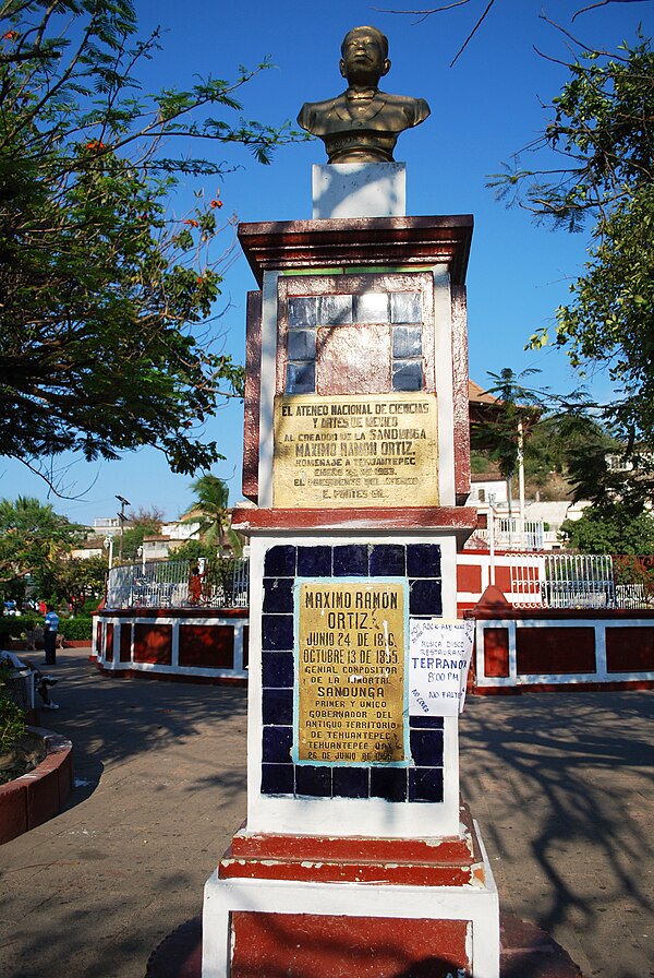 Monument to Maximo Ramon Ortiz in the main square