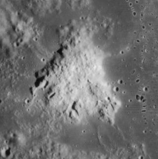 <span class="mw-page-title-main">Mons Hansteen</span> Mountain on the Moon