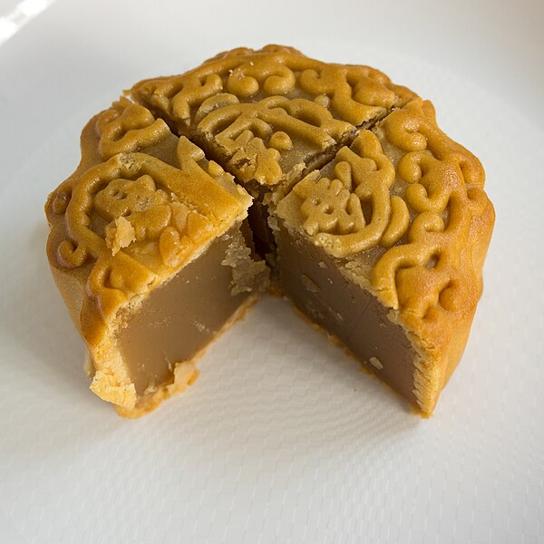 File:Mooncake 3-4, lotus seed paste.jpg