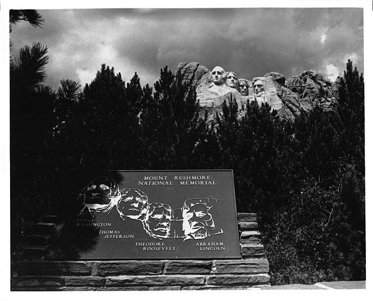 File:Mount Rushmore National Memorial - information sign.jpg