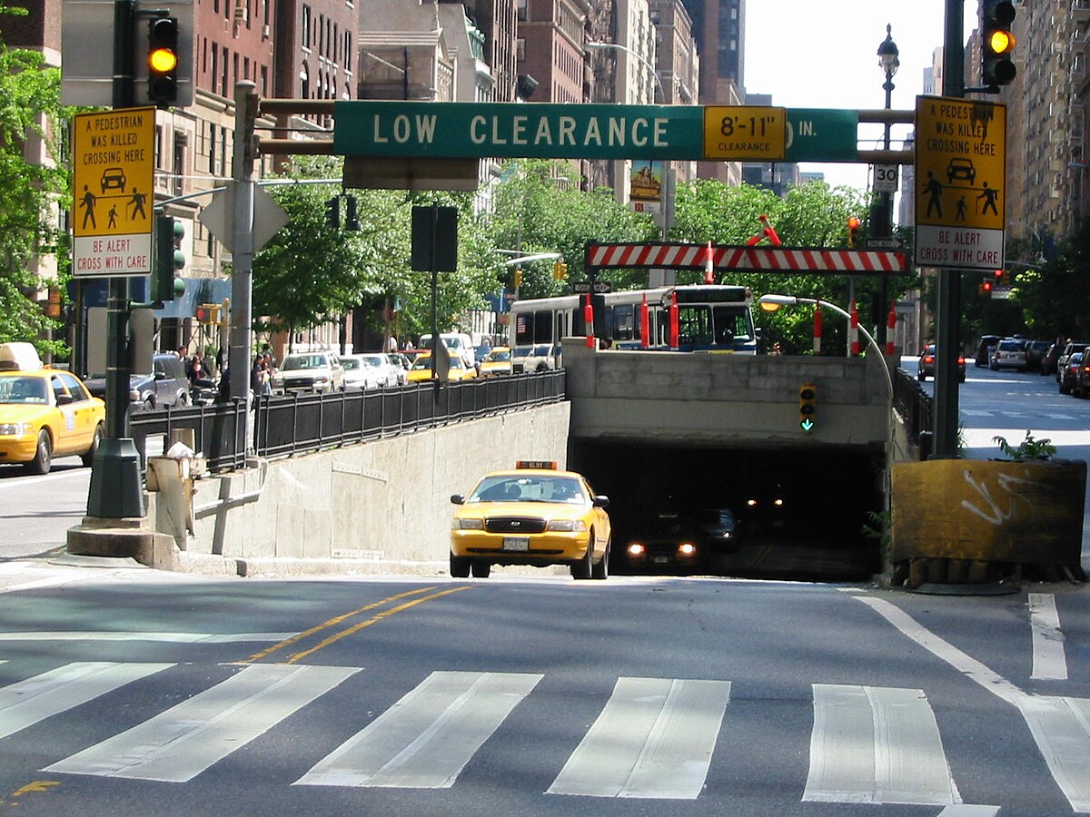 North end， before the tunnel was converted to one-way northbound