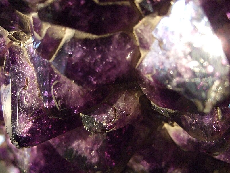 File:Museum für Naturkunde Berlin. Quarz (Amethyst) from Rio Grande do Sul, Brasilia 002.jpg