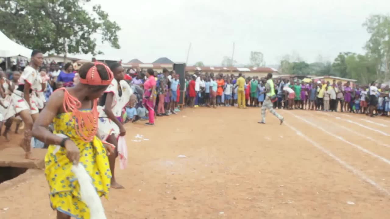 ordenar Tía Estación de ferrocarril File:Nike Traditional Dancers, from Annunciation Secondary School, Nkwo,  Nike, Enugu State, Nigeria.webm - Wikimedia Commons