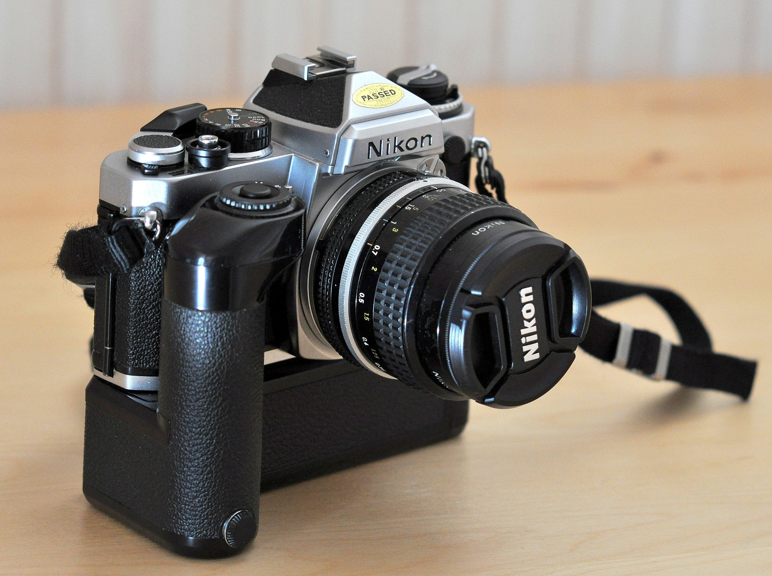 File:Nikon FE with motor drive MD12 and Nikkor AI 24mm-2.JPG