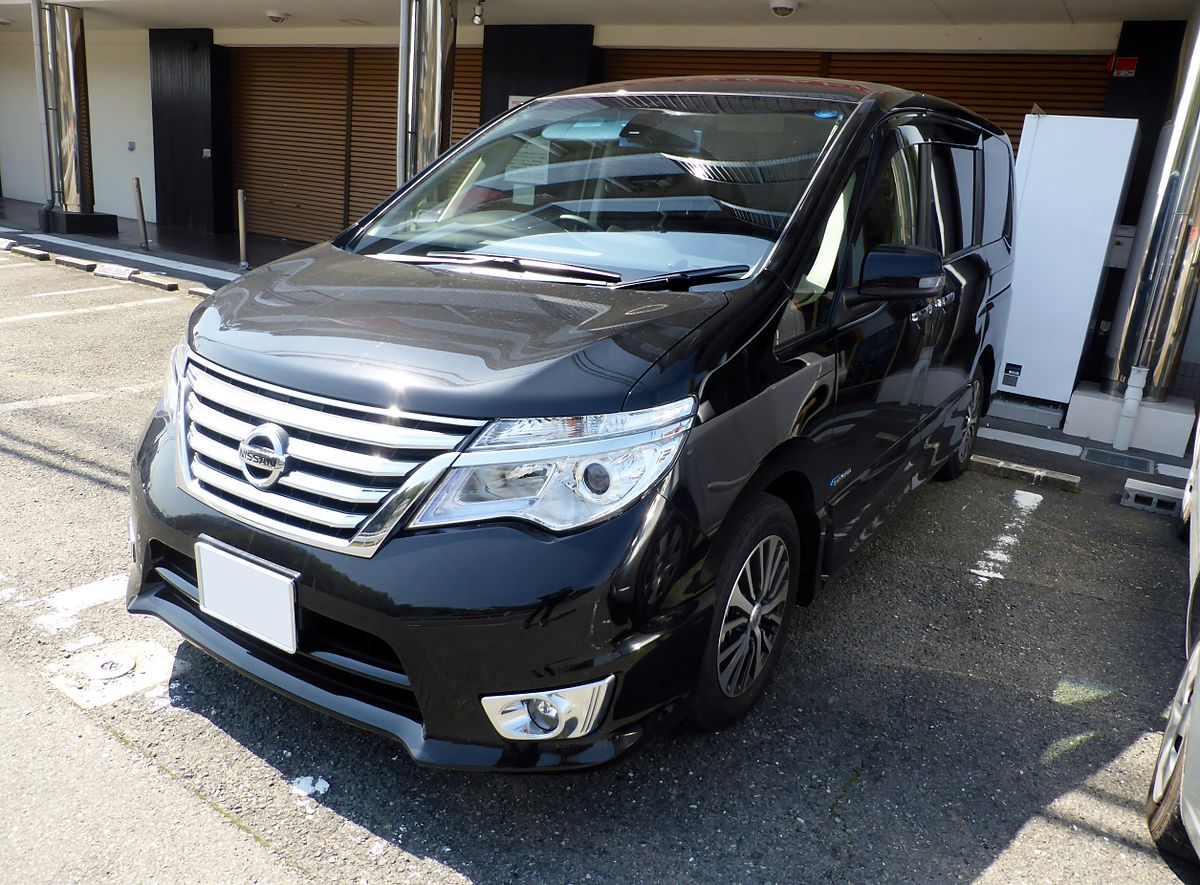 Nissan SERENA HIGHWAY STAR S-HYBRID (C26) front.JPG