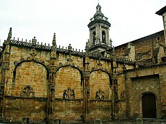 Exterior del claustro y torre