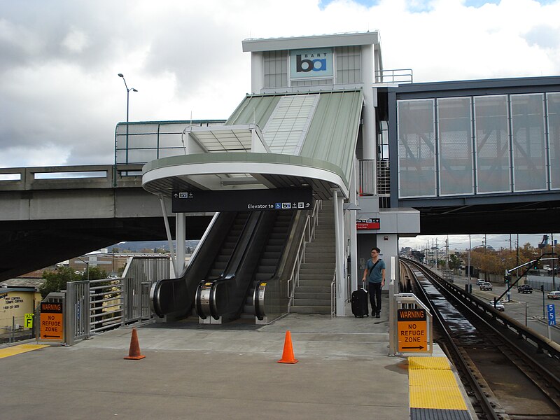 File:OAC escalator at Coliseum station, November 2014.jpg