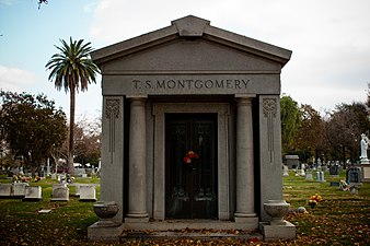 Oak Hill Memorial Park (4186645017) .jpg