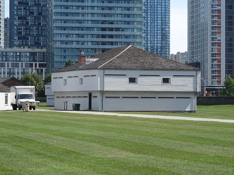 File:One of the Fort York's two strongpoints - its 'blockhouses', 2015 09 10 (1).JPG - panoramio.jpg