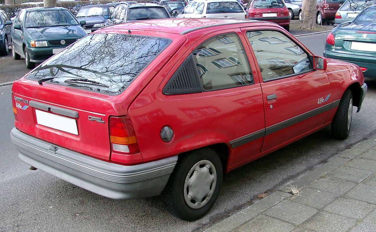 1200px-Opel_Kadett_E_rear_20080131.jpg