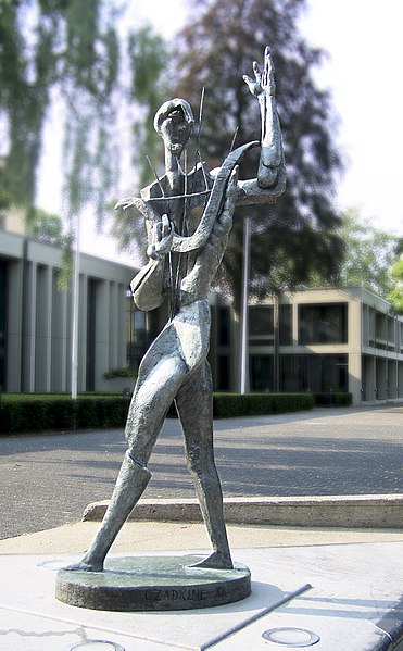 File:Orpheus Ossip Zadkine Churchillplein Apeldoorn.jpg