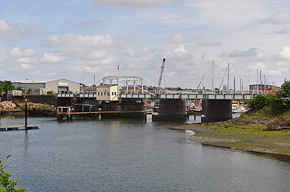 How to get to Oulton Broad with public transport- About the place