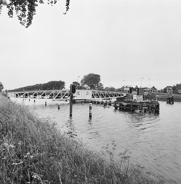 File:Overzicht draaibrug over het Kanaal door Walcheren - Oost-Souburg - 20352744 - RCE.jpg