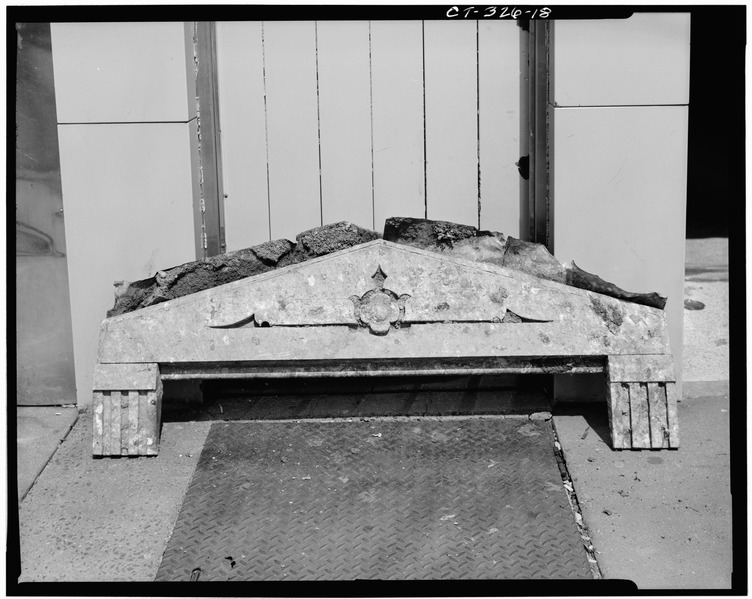 File:PEDIMENT OF DORMER, 138-150 MAIN STREET - Exchange Block, 108-150 Main Street, Middletown, Middlesex County, CT HABS CONN,4-MIDTO,8-18.tif