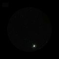 Messier 2 (parte inferior da imagem) com estrelas vizinhas