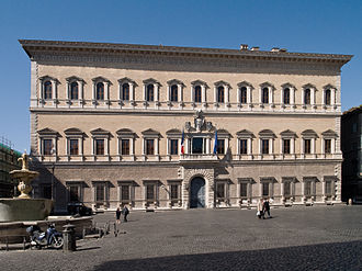 Palazzo Farnese, facade on the square Palais Farnese.jpg