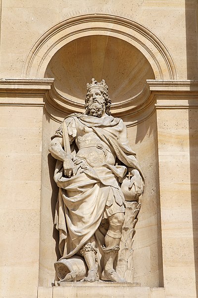 File:Paris - Dôme des invalides - Statue encadrant la porte - 002.jpg