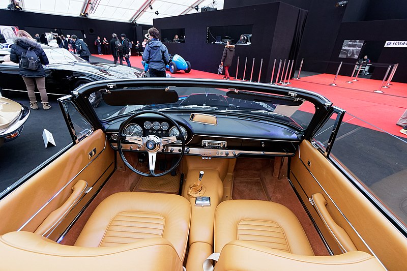 File:Paris - RM Sotheby’s 2018 - Maserati 3500 GT Spyder - 1963 - 005.jpg