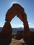 Vista del arco a contraluz.