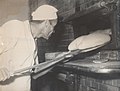 Pečenje hljeba u pekarskom preduzeću "Blagoje Kostić - Crni Marko" u Pirotu 1961. godine.